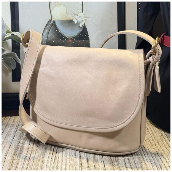 Coach Handbags - Vintage Coach Bone Fletcher Bag #4150
